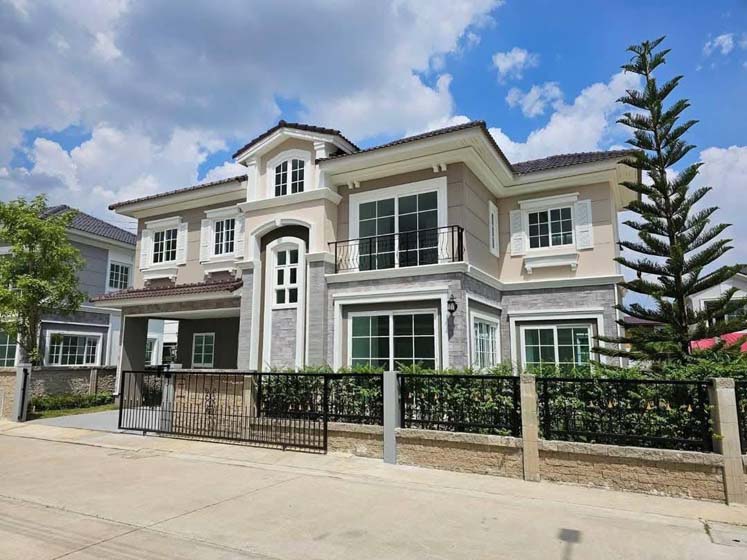 House with Shared Pool for rent in Sukhumvit